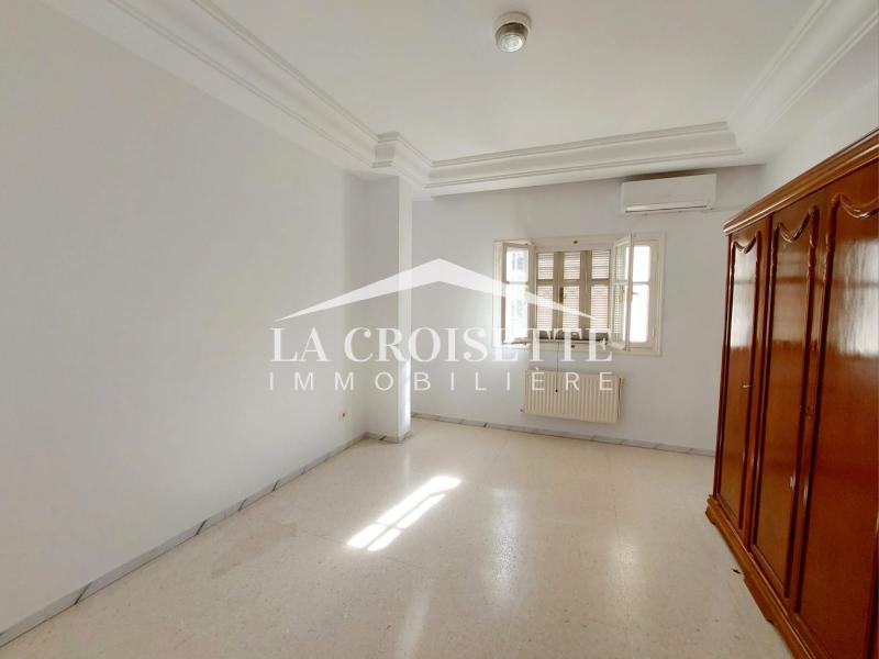 Villa S+4 avec piscine à La Marsa